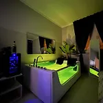 Tropical Rhapsody - Jacuzzi & King Size A Torino Centro