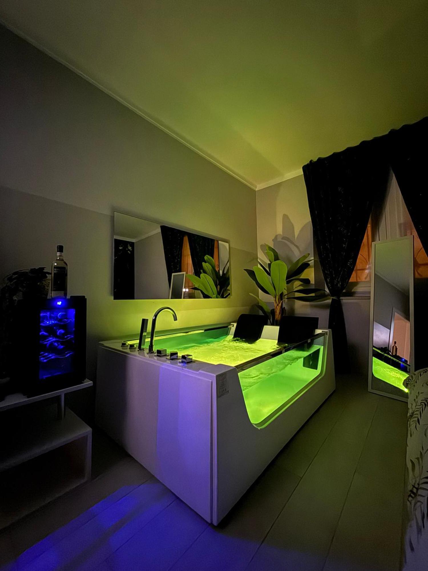 Tropical Rhapsody - Jacuzzi & King Size A Centro Appartement *